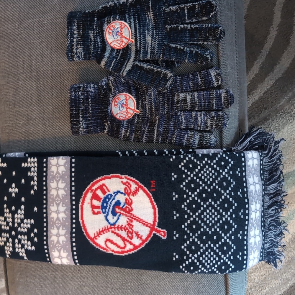 Men's Scarf & Gloves